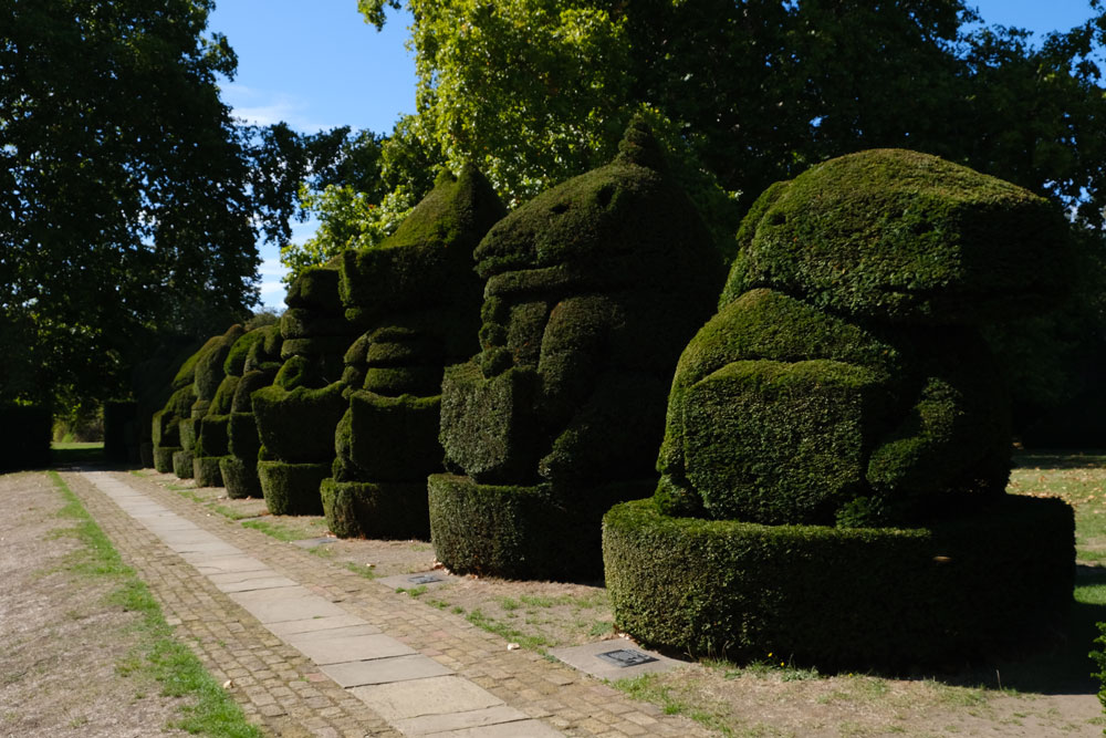 Hall Place & Gardens, The Queen's Beasts
